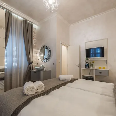 자라 팰리스 - 디자인 룸 게스트하우스 4*