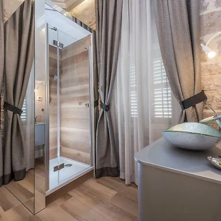 Gostinjska kuća Palace - Design 4*